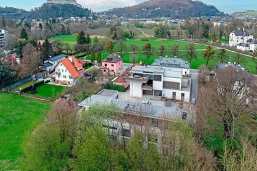 Penthouse mit 25 m Hallenbad in Nonntal