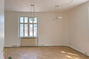 Büro mit Flair und Balkon im Adräviertel