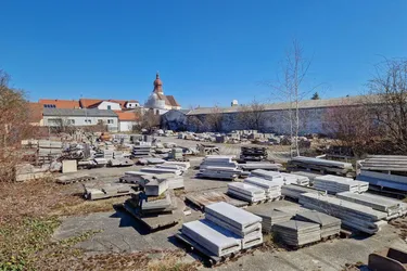 INVESTITIONSGRUNDSTÜCK: GÖLLERSDORF - CA. 3.900 m² BRUTTOGRUNDFLÄCHE ERZIELBAR