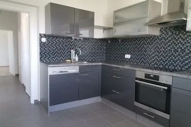 !!! NEUER PREIS !!! Renovierte Wohnung mit Loggia Kremplstrasse 1 - TOP 100