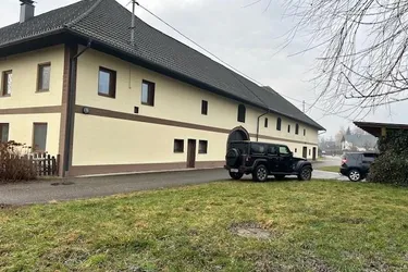 Alter Bauernhof mit ca. 5000 m2 Dorfgebietswidmung und 3000 m2 Grünland mit Fantasie