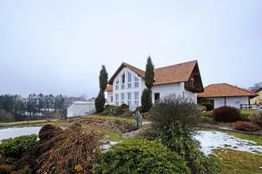 Exklusives Wohnhaus mit Indoorpool und Aussicht und LIFT , 3200 Grundstück NEUER TOPPREIS