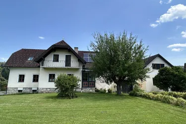 NEUREAL- Wunderschöner Vierkanthof mit zwei Wohnhäusern (3 Wohneinheiten) und Nebengebäuden zu verkaufen! Option von zusätzlichen Erwerb von 5.200 m² Grund!