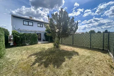 Charmantes Eckreihenhaus mit Fernblick ins Grüne, Garten, Garage und Stellplatz in Pottschach