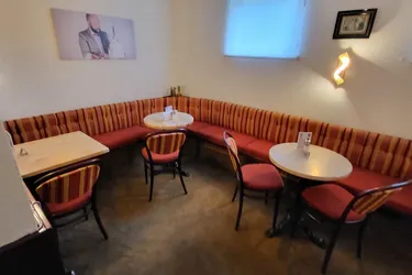 Traditionelles Café in zentraler Lage