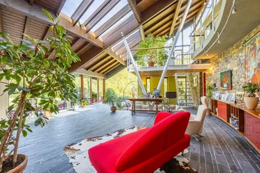 Exklusive Villa mit großem Privatpark in Borgomaro