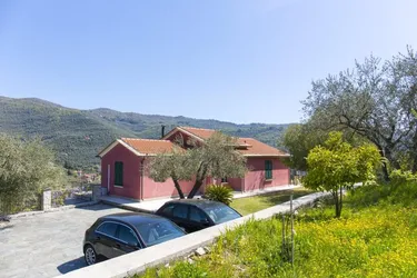 Süße Villa in Pontedassio