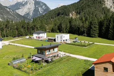 Nettes Panorama-Baugrundstück auf dem Plateau
