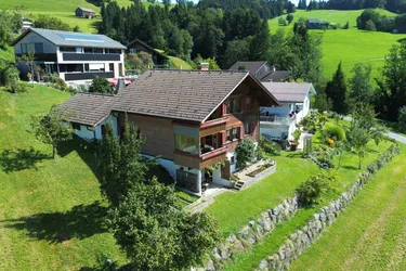 Gepflegtes Mehrfamilienhaus mit Garage, Garten und Terrasse in Top-Lage!