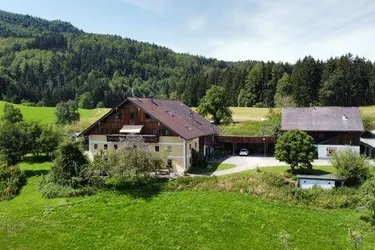 ID 726 Bauernhaus über dem Attersee mit Badeplatz