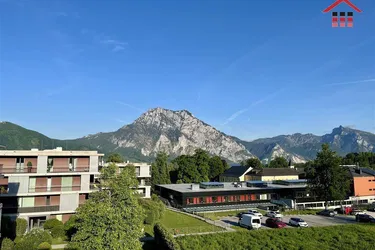 High-End Dachgeschosswohnung mit Traunsteinblick