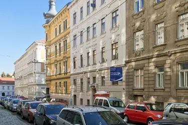 GARAGE MIT PLATZ FÜR 2 AUTOS (STAPELPARKER)