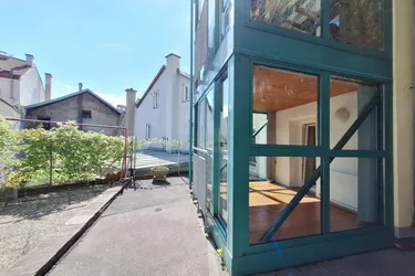 Stadt-Büro/ Studio mit Wintergarten und Parkplatz vor der Türe!