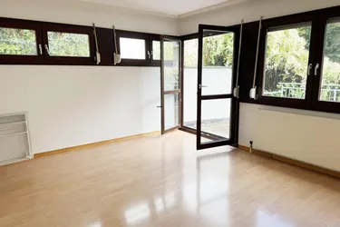 Saggen: Kleines Büro mit Terrasse!