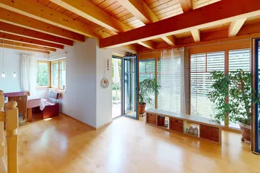Lichtdurchflutetes Passivhaus mit Garage und Carport