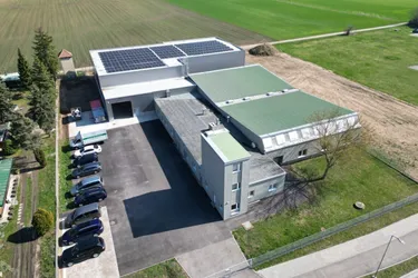 Modernes Betriebsobjekt mit Zubaupotenzial auf 6.712 m² Grund