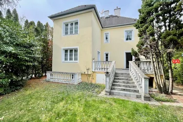 Geräumiges Einfamilienhaus mit Villencharakter in schöner Grünruhelage