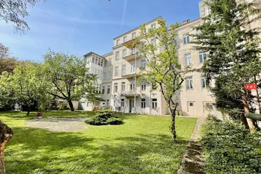Südseitige 164m² Altbaumiete mit verglaster Wintergarten-Veranda &amp; traumhaften Gartenblick