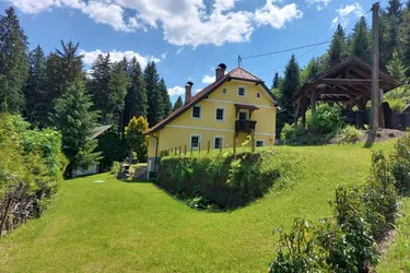 Wohnhaus in sehr ruhiger Lage