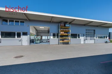Moderne Werkhalle mit Bürofläche