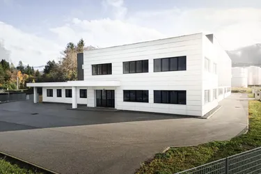 Industrie-/Gewerbeliegenschaft an der Grenze zu Italien und Slowenien