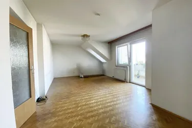 Wohn(t)raum zum Gestalten: 2-Zimmer-Wohnung mit Westloggia und Blick über die Stadt