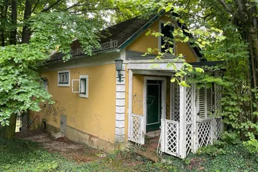 Idyllischer Baugrund 700 m² für ein Haus plus ein vorhandenes Nebengebäude!