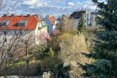 Dachgeschosswohnung mit atemberaubendem Weitblick – Natur pur vor der Haustür!