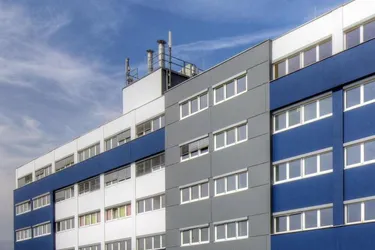 Große, flexible nutzbare Bürofläche / Schauraum / Fitness-Center im IZ-NÖ Süd