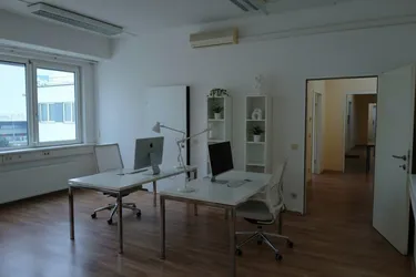 Moderne Bürofläche im Company-Building