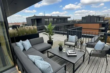 Luxus im Kühlen. - Ihr exklusives Penthouse mit 177 m² Dachterrasse mit grandiosem Weitblick. ERSTBEZUG.
