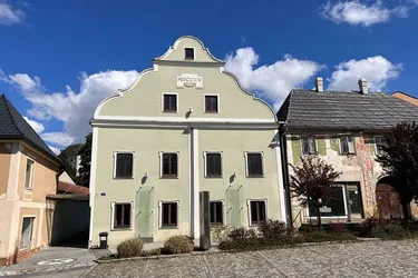 Renoviertes Geschäfts-/Wohnhaus