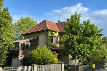 Charmantes Einfamilienhaus mit Garten