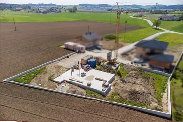 ersparen Sie sich viel Vorarbeit und Kosten!!! Baugrundstück mit fertiger Bodenplatte !!!