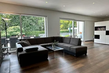 Architektenhaus inmitten eines wunderschönen Gartens, mit Wellness- und Wohlfühloase und Doppelgarage