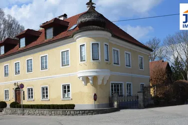 Eigentumswohnung im klassischen Stil mit Gartenanteil EG OST