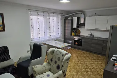 FAMILIENTAUGLICHE 4 ZIMMERWOHNUNG MIT BALKON NÄHE BULGARIPLATZ
