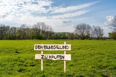 Expose Gewerbegrundstück ca. 30.000 m² in sehr guter Lage im Süden Wiens, nahe der S1