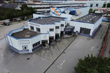 Wels: Betriebsliegenschaft in TOP-Lage direkt an der B1 zu mieten