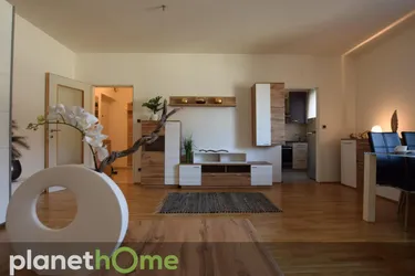 Expose 40 m² große, möblierte DG-Wohnung für Pärchen, Singles in Linz-City!