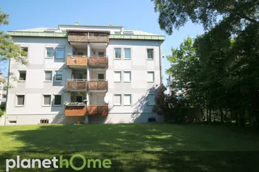 Schöne Wohnung in ruhiger Lage mit 2 Garagenplätzen und großem Gemeinschaftsgarten!