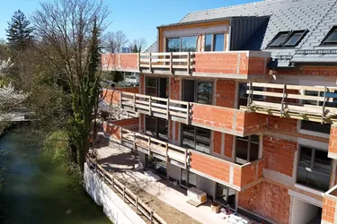Großzügige 4-Raum-Wohnung mit zusätzlichem Büro und Dachterrasse in Wels