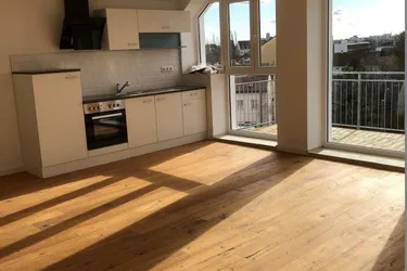 Traumhafte sonnige 4,5 Zimmer Wohnung mit 47 m² Terrasse + 18 m² Balkon in einer Stilzinsvilla in schönster Wohnlage Wiens 