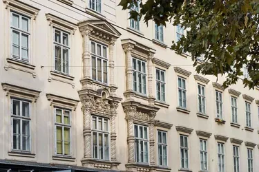 Wohnen im Altbauambiente zwischen Schlossquadrat und Naschmarkt