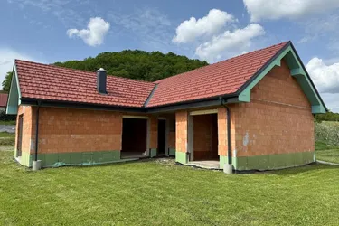 Privatverkauf! Rohbau-Bungalow in sonniger Lage – Verwirklichen Sie Ihre Ideen-Nähe Feldbach