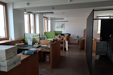 Modernes Bürohaus mit Erdwärme &amp; Solarenergie in St. Valentin - 800m², 6 Zimmer, 2 Stellplätze, Klimaanlage - für 650.000,00 €!