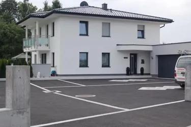Exklusives Wohnensemble mit Einfamilienhaus und Bungalow – Wohnen auf höchstem Niveau in idyllischer Lage