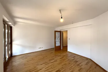 Ruhige 3-Zimmer-Wohnung mit überdachtem Balkon und Tiefgaragenstellplatz