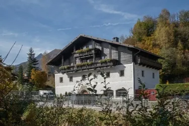 Historisches Apartmenthaus mit Eigentümerwohnung und 30 Betten in Rauris zu verkaufen.