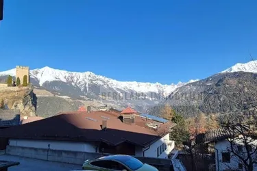 Frühstückspension mit Betreiberwohnung, zwei Apartments und vermieteter Gewerbefläche in Ladis